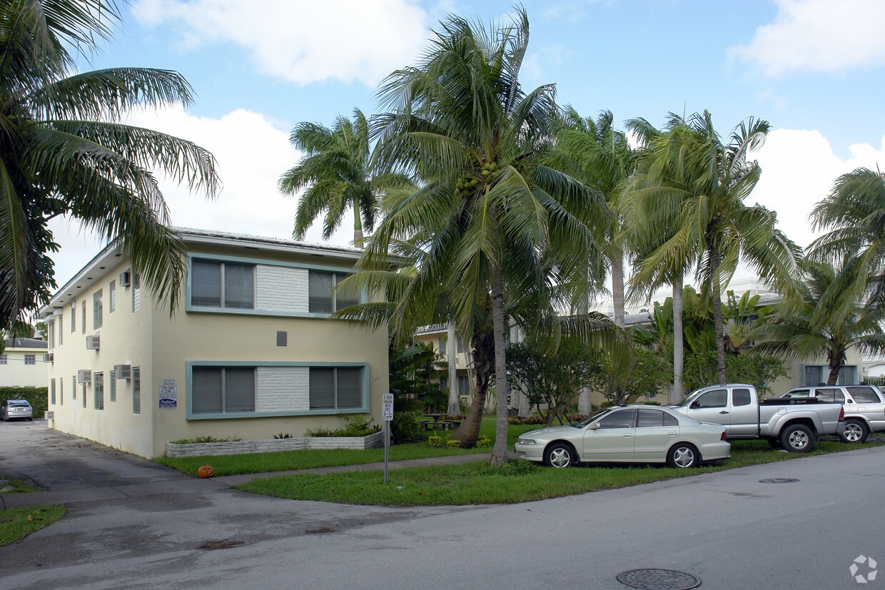 Primary Photo - Riviera Isles