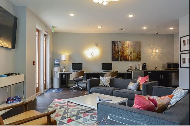 Photo - Lookout on Cragmor | Student Housing Apartments