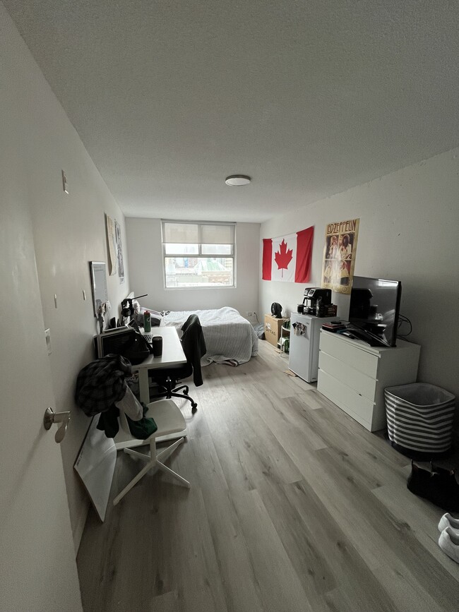 Building Photo - 50 Gerrard St E