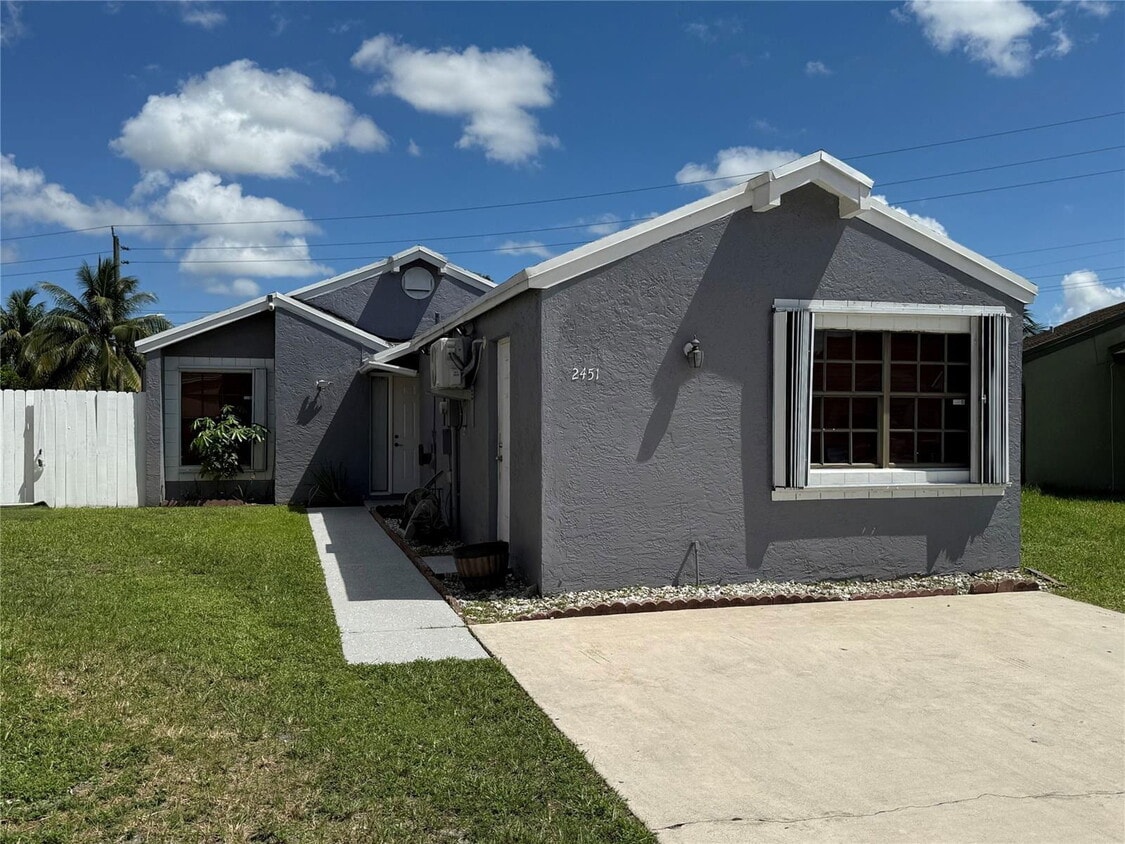 Primary Photo - 2451 SW 86th Ave