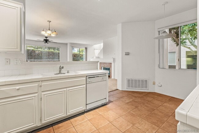 Building Photo - 5544 Renaissance