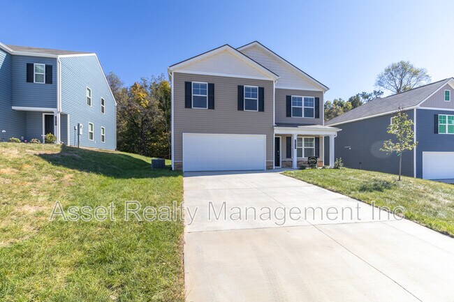 Building Photo - 2019 Southwood Cir
