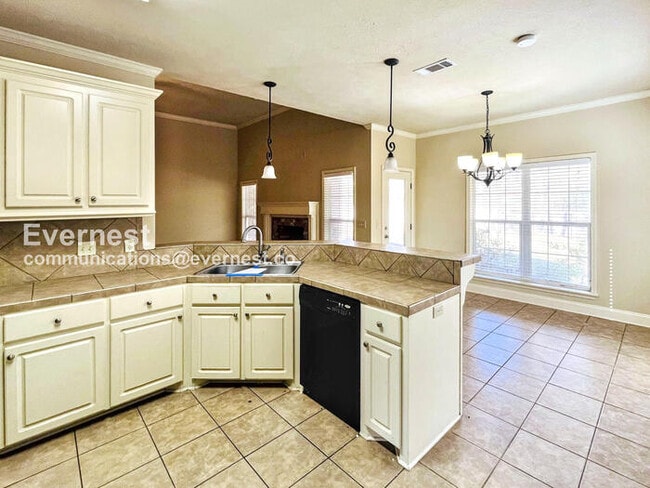 Building Photo - 806 Meadow Way Cove