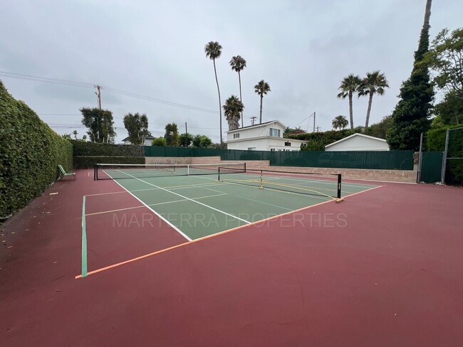 Photo - 3 Bed/2.5 Bath Townhome In Eastside Costa ...