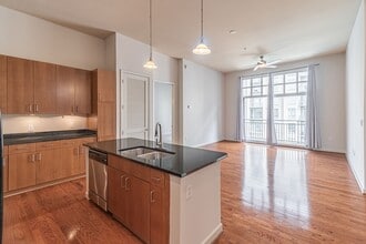 Building Photo - 711 Cosmopolitan Dr NE
