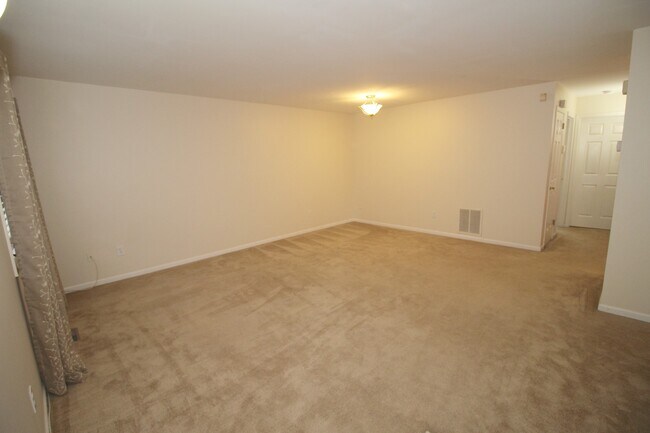 Building Photo - 7 Glenrock