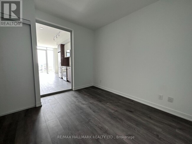 Photo du bâtiment - 1787-1787 St Clair Ave W