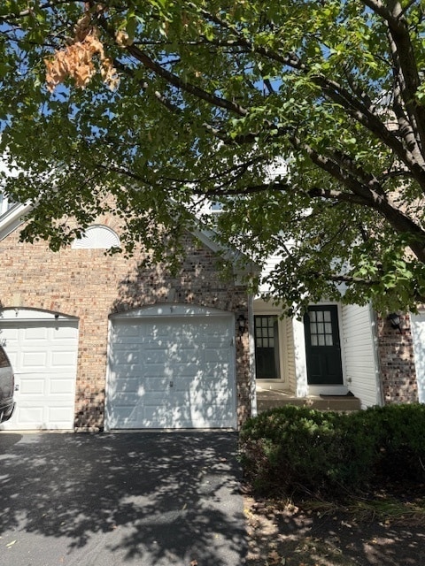 Building Photo - 2827 Stonewater Dr