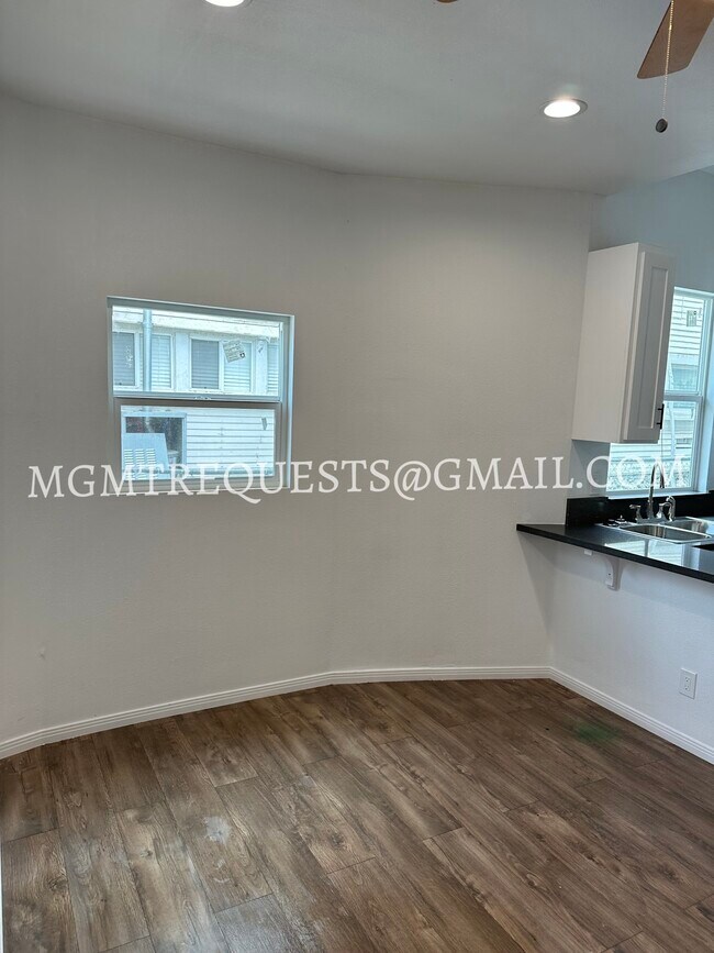 Building Photo - 555 North La Cadena Drive, Unit 5