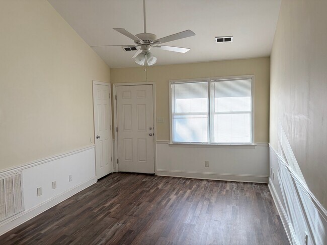 Foto del edificio - 209 E 12th St