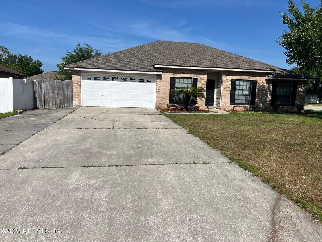 Foto principal - 1218 Summit Oaks Dr E