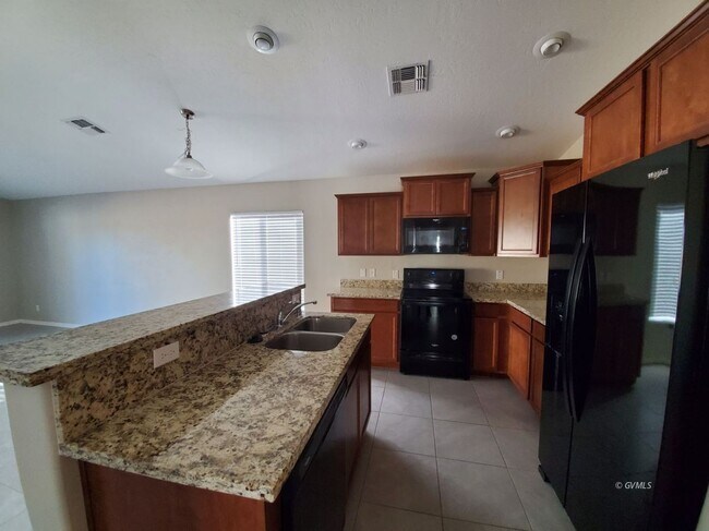 Building Photo - 1480 Stratford Dr