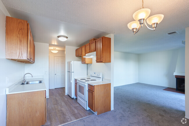 2BR, 1.5BA - 993SF - Kitchen - Kelly Green Apartments