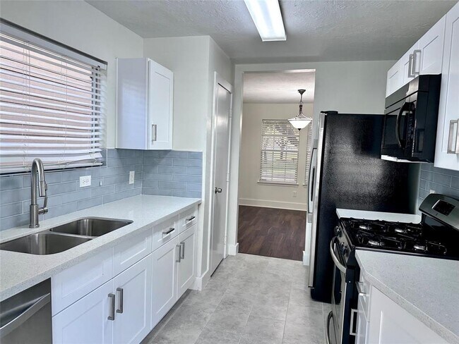 Building Photo - 10126 Farrell Dr