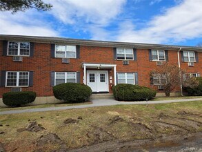 Building Photo - 5 Wildwood Dr