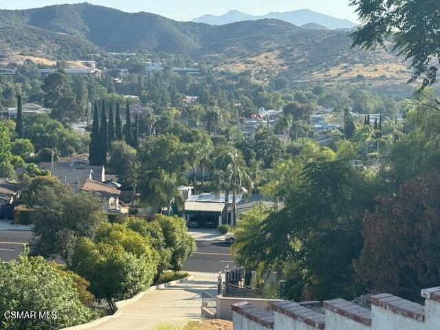 Foto del edificio - 2485 E Hillcrest Dr