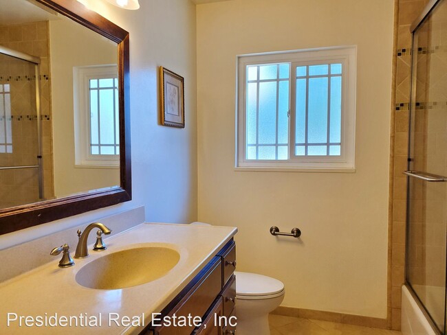 Building Photo - 3 br, 2 bath House - 815 Brentwood Dr