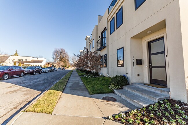 Foto del edificio - Beautiful Brookside SMART HOME now available!