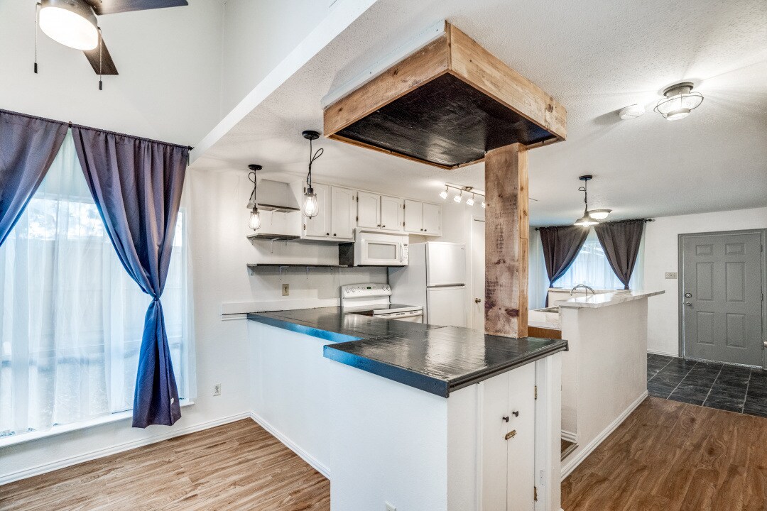 Foto principal - 511 Post Oak Ln