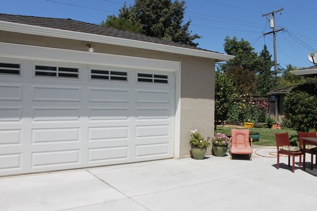 Building Photo - Adorable Willow Glen Three Bedroom Home