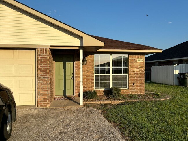 Building Photo - 16121/16123 Rolling Meadows Dr.