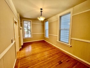 Building Photo - 530 Shrader St