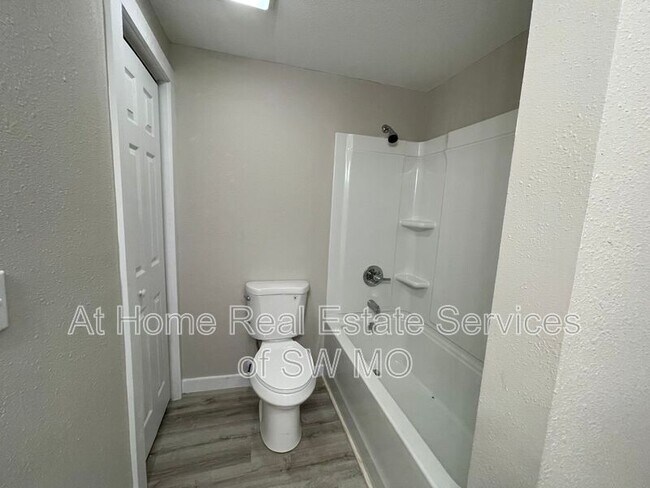 Building Photo - 2174 N Kellett Ave