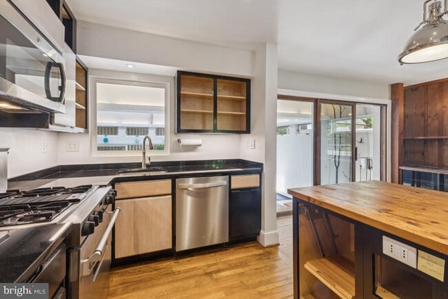 Foto del edificio - 1610 N Greenbrier St