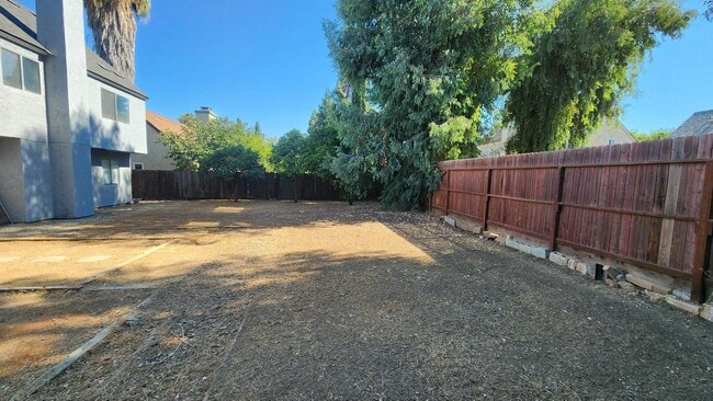Building Photo - 1242 Armstrong Ave