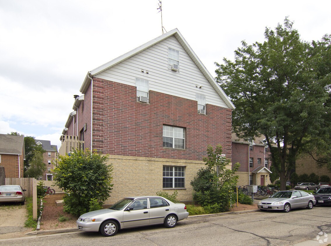 Foto del edificio - 1020 Fahrenbrook Ct