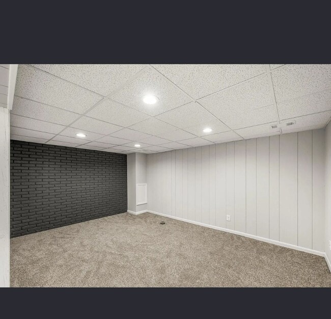 Building Photo - 825 Elm Creek Cir