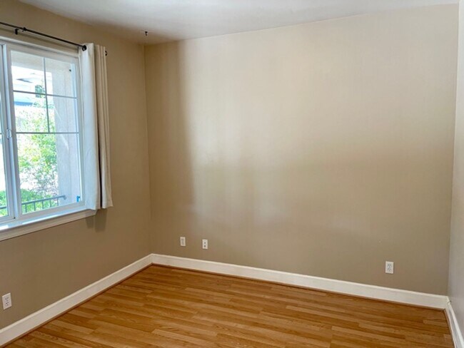 Foto del edificio - Newer 5 Bedroom House Close to Cal Poly