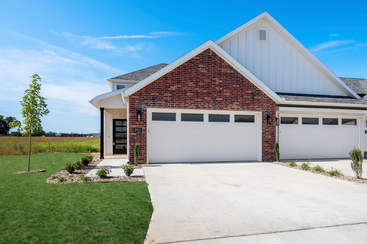 Primary Photo - Newly Built Bentonville Townhome!