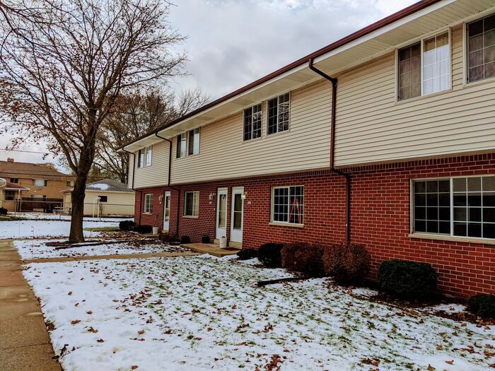 Primary Photo - Two Story Cudahy Condo