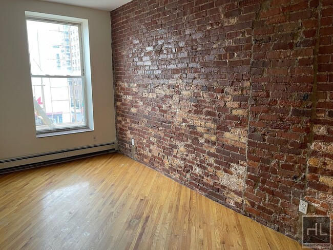 Building Photo - BRIGHT PARK SLOPE 3BR NEAR F, G & R TRAINS!!