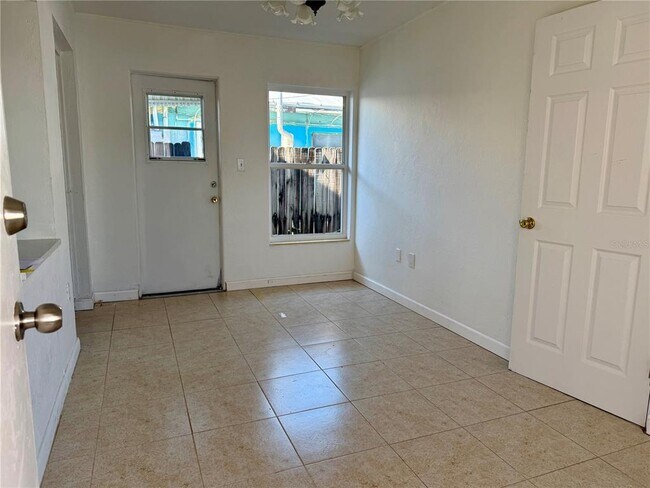 Foto del edificio - 551 73rd Ave