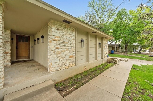 Building Photo - 2801 Down Cove