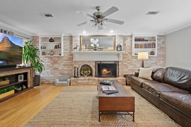 Building Photo - 2828 S Logrun Cir