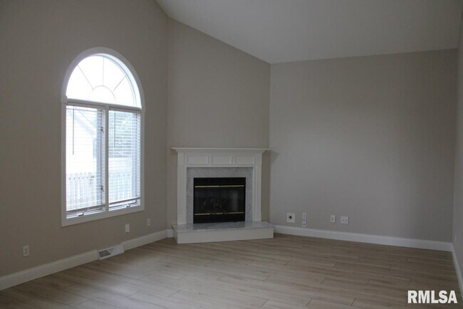 Foto del edificio - 2807 Cronin Dr