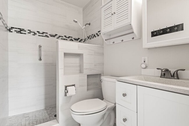 Building Photo - Perfect Retirement Condo