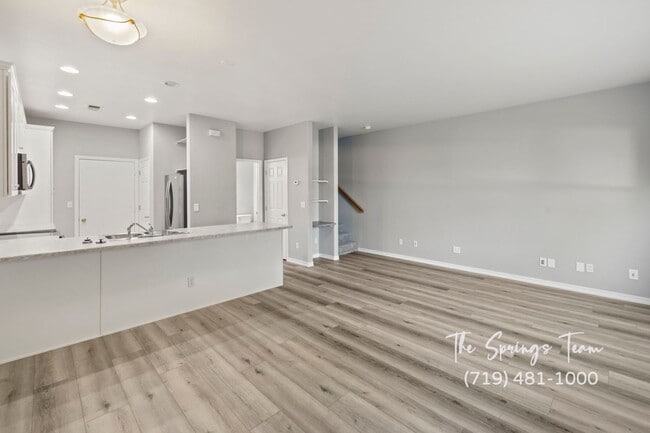 Building Photo - RECENTLY REMODELED 2BD TOWNHOME IN THE PIN...