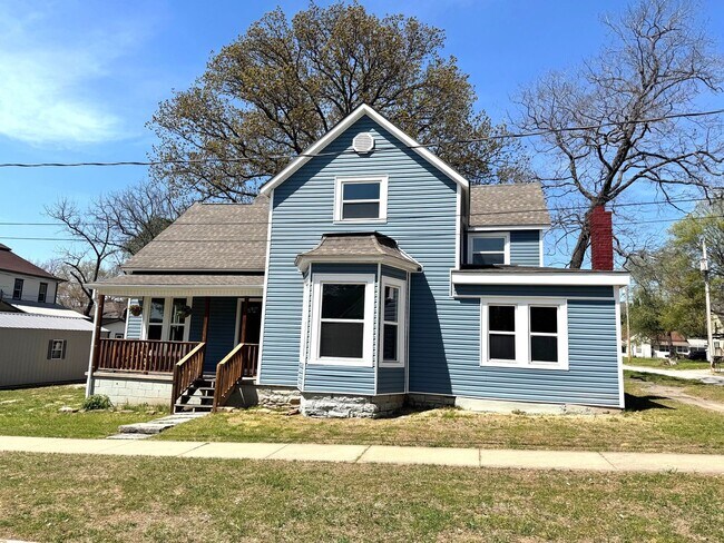 Building Photo - Historic Home for Rent in Downtown Siloam