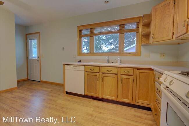 Building Photo - 3 br, 2 bath House - 3302 Wakonda Dr.