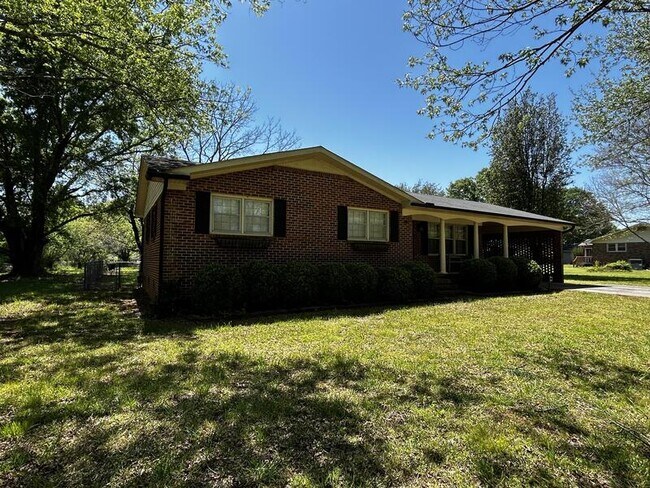 Photo - 418 Bishops Branch Rd House