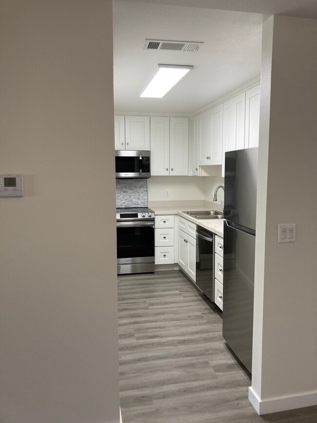 Building Photo - 2875 N Los Felices Rd