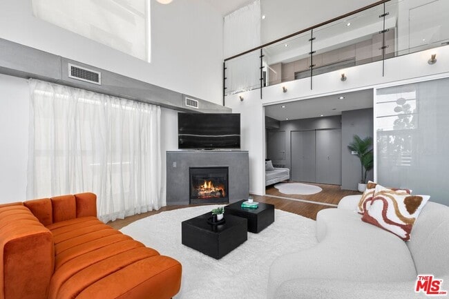 Foto del edificio - 7062 Hawthorn Ave