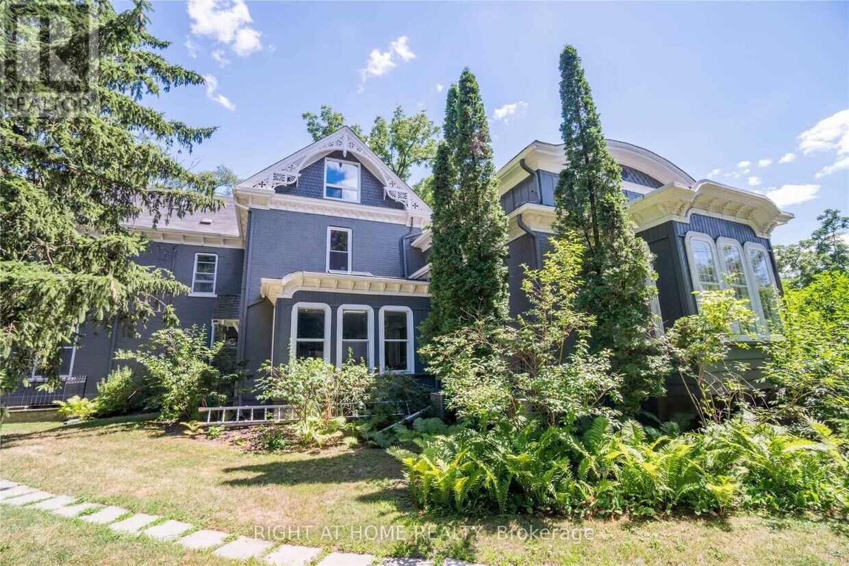 164 Trafalgar Rd, Oakville, ON L6J 3G6 House for Rent in Oakville, ON