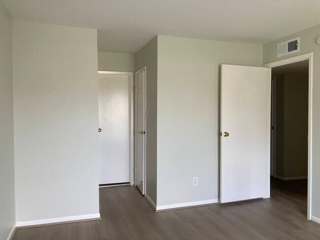 Foto del edificio - 3075 Walnut Bend Ln