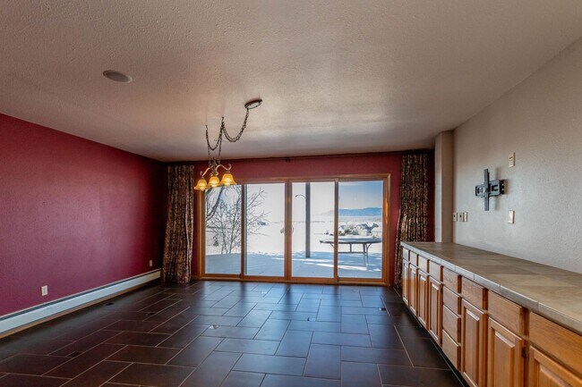 Building Photo - Luxury Mountain View Home in D20