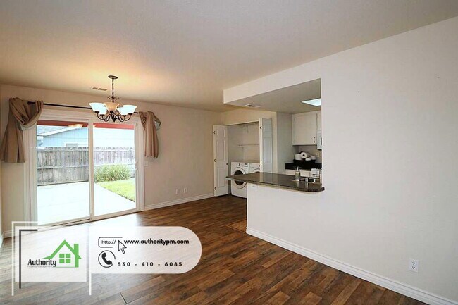 Foto del edificio - 808 Springer Dr